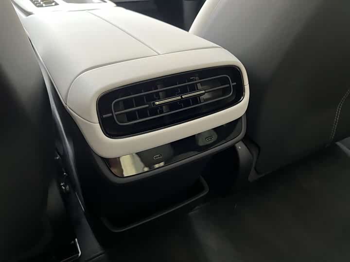 Фото 18 - Xiaomi SU7