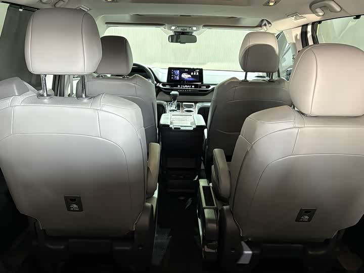 Фото 10 - Toyota Granvia