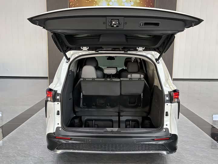 Фото 11 - Toyota Granvia