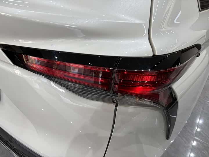 Фото 12 - Toyota Granvia