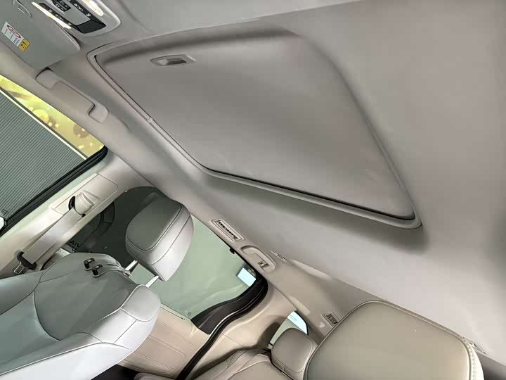 Фото 13 - Toyota Granvia