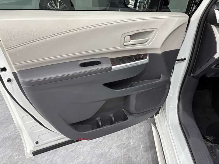 Фото 15 - Toyota Granvia