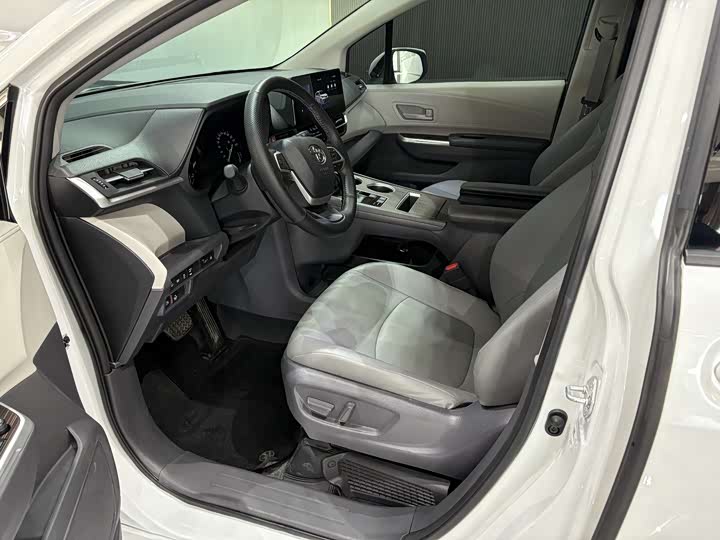 Фото 16 - Toyota Granvia