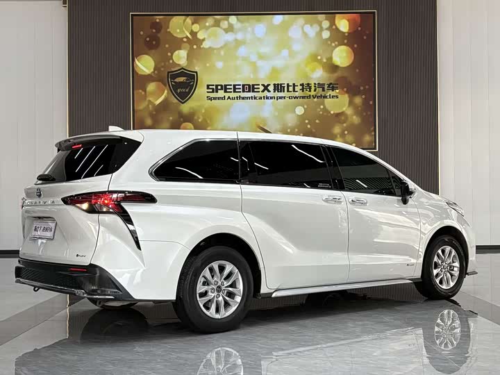 Фото 19 - Toyota Granvia