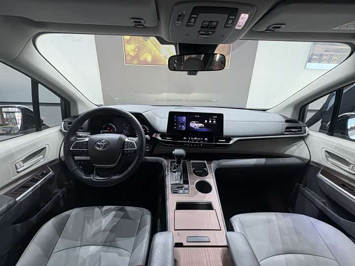 Фото 21 - Toyota Granvia