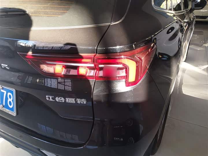 Фото 8 - Ford Equator Sport