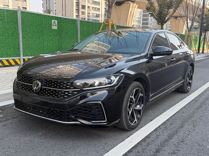 Фото 1 - Volkswagen Passat