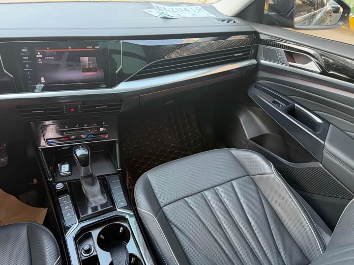 Фото 14 - Volkswagen Passat