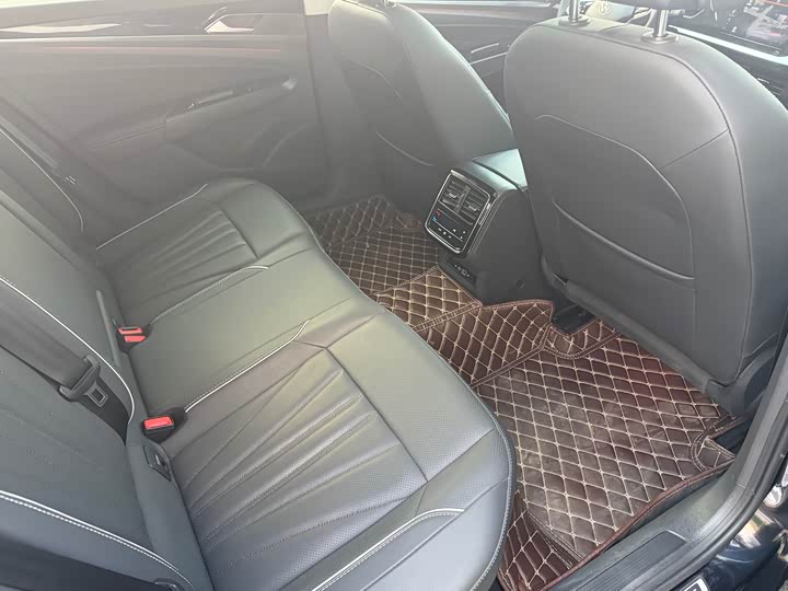 Фото 17 - Volkswagen Passat