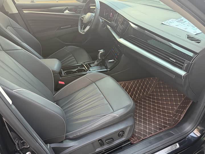 Фото 18 - Volkswagen Passat