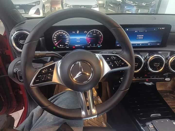 Фото 11 - Mercedes-Benz A-Class