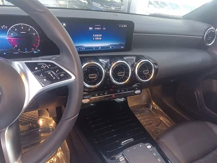 Фото 13 - Mercedes-Benz A-Class