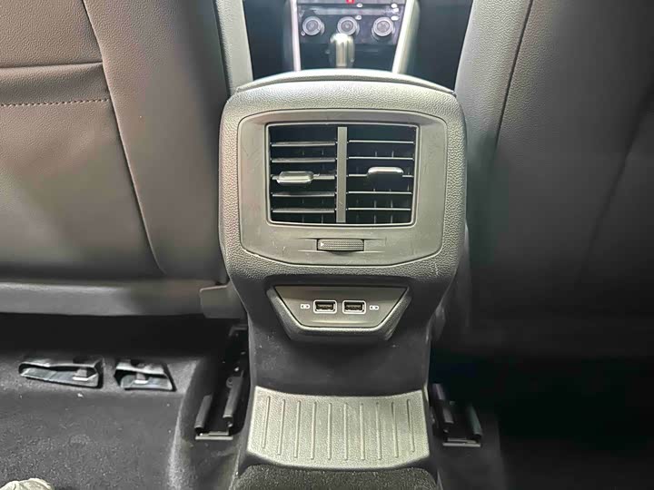 Фото 11 - Volkswagen T-Roc