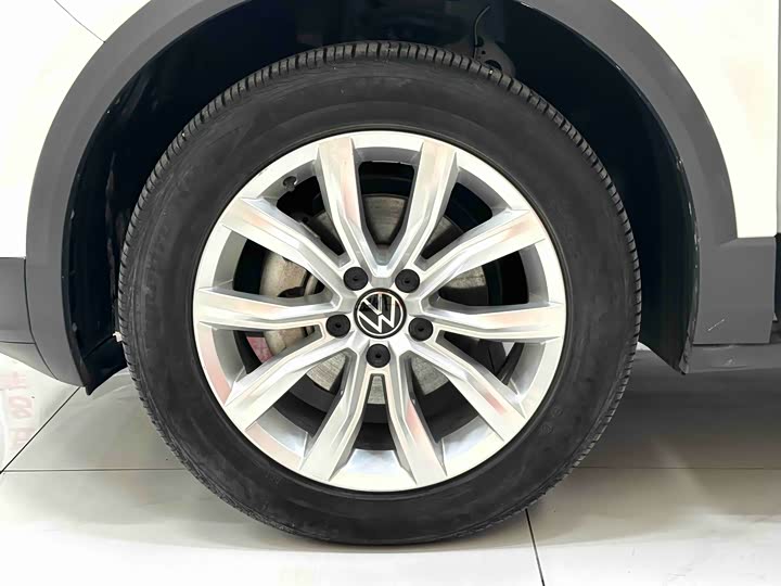 Фото 12 - Volkswagen T-Roc