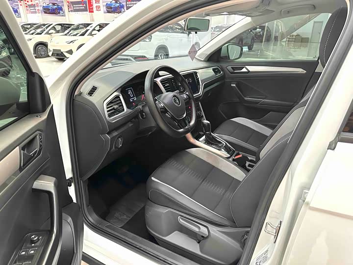 Фото 5 - Volkswagen T-Roc