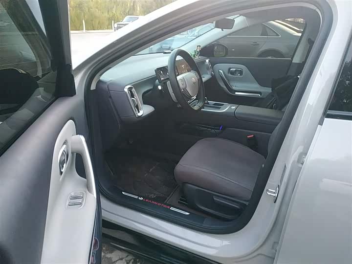 Фото 16 - Leapmotor B01