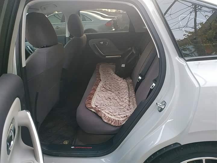 Фото 17 - Leapmotor B01