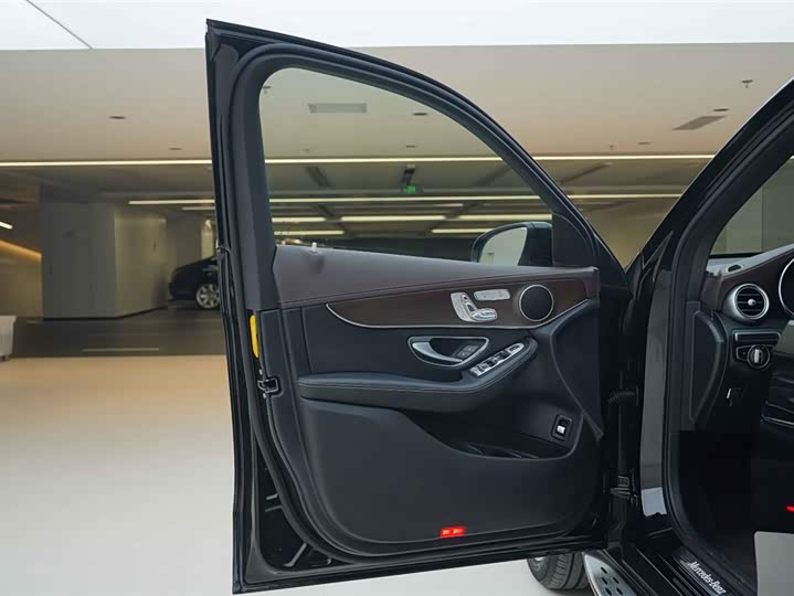 Фото 16 - Mercedes-Benz GLC-Class