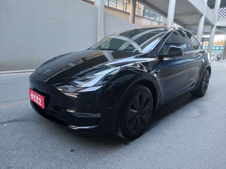 Фото 1 - Tesla Model Y