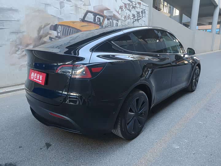 Фото 4 - Tesla Model Y