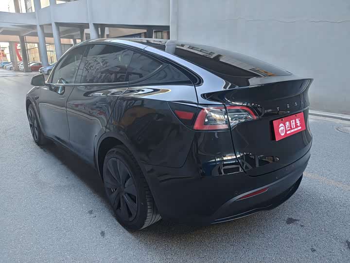 Фото 6 - Tesla Model Y