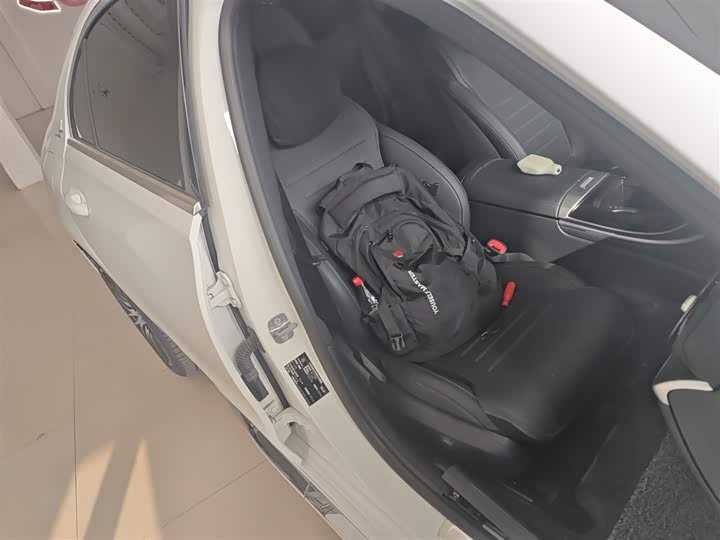 Фото 25 - Mercedes-Benz C-Class