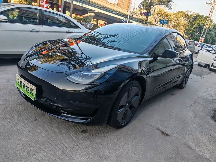 Фото 1 - Tesla Model 3