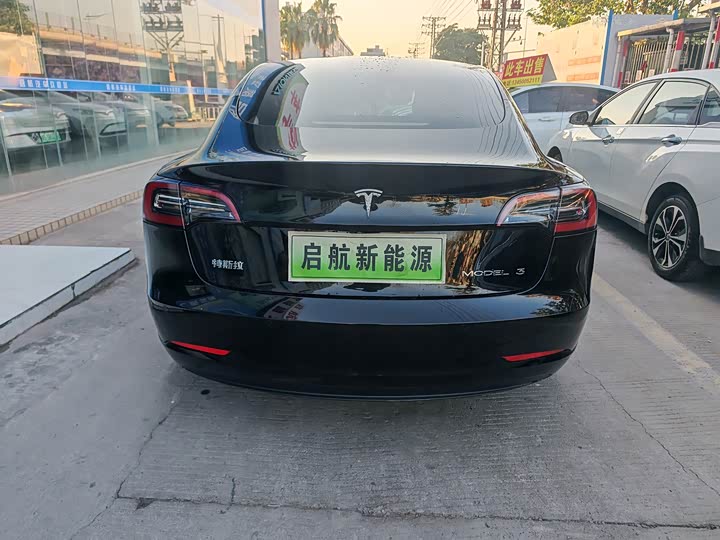 Фото 11 - Tesla Model 3