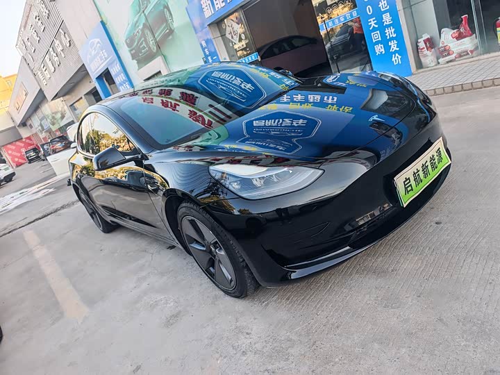 Фото 3 - Tesla Model 3