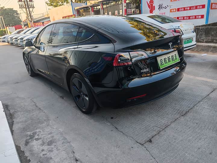 Фото 9 - Tesla Model 3