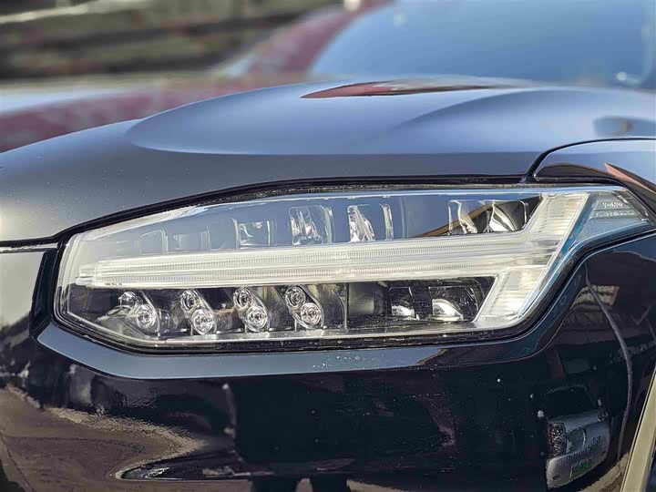 Фото 10 - Volvo XC90