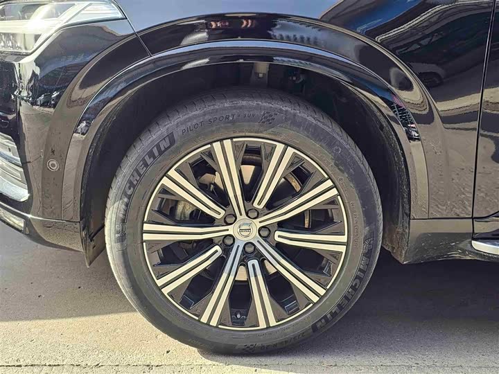 Фото 11 - Volvo XC90