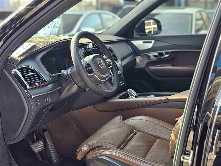 Фото 13 - Volvo XC90