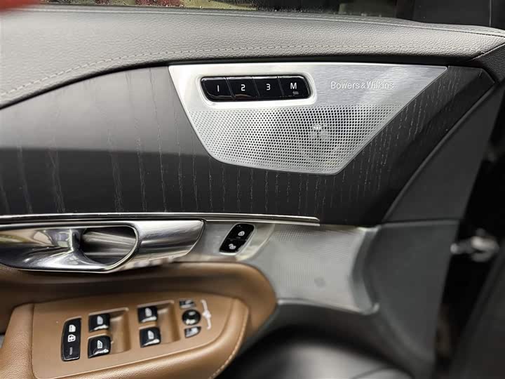 Фото 7 - Volvo XC90