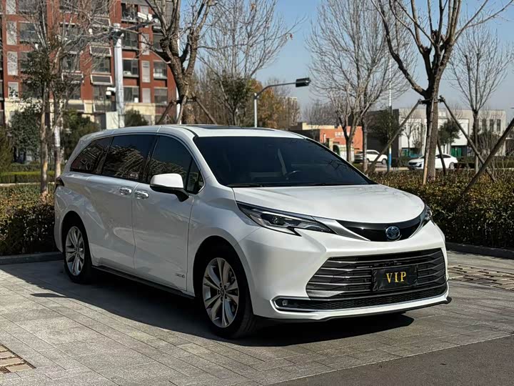 Фото 3 - Toyota Sienna