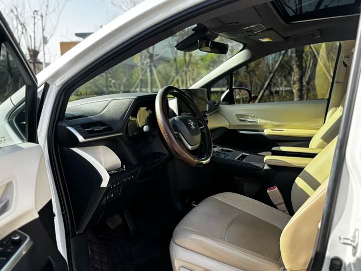 Фото 4 - Toyota Sienna