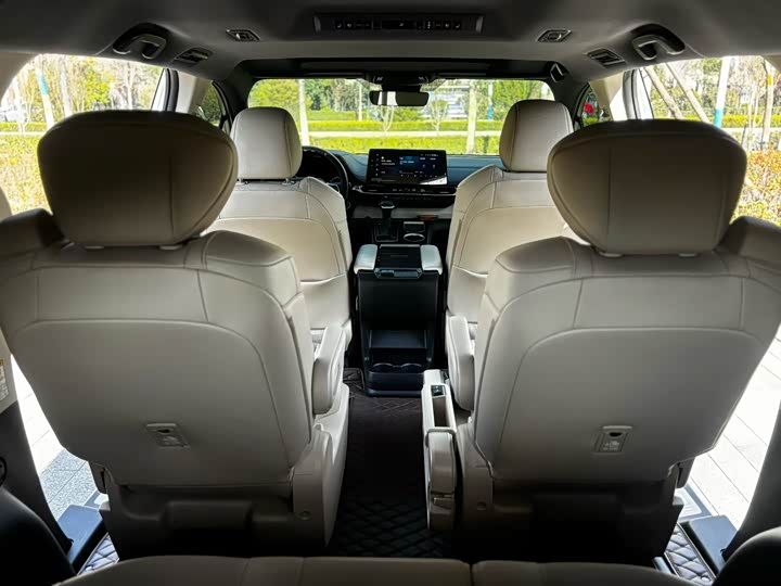 Фото 6 - Toyota Sienna