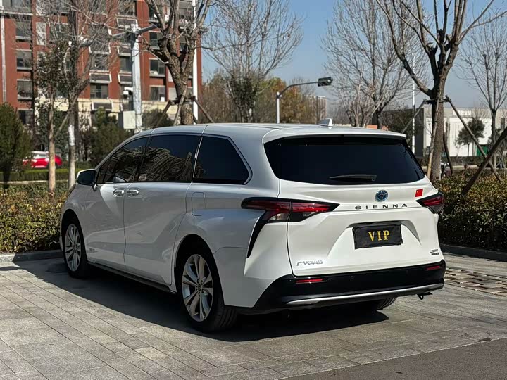 Фото 7 - Toyota Sienna