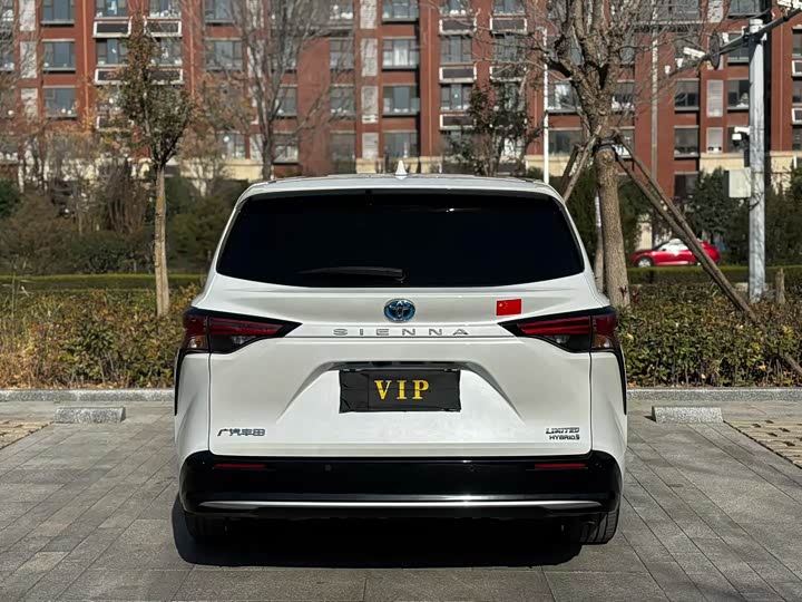 Фото 8 - Toyota Sienna