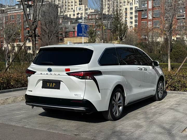Фото 9 - Toyota Sienna