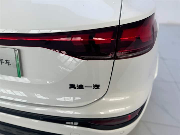 Фото 13 - Audi Q6L e-tron