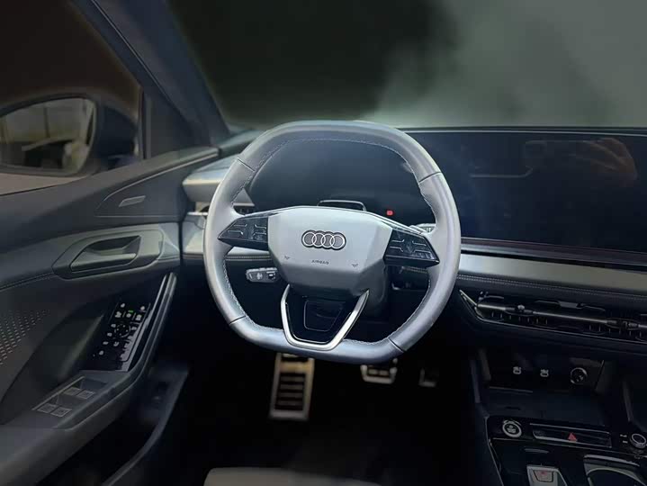 Фото 17 - Audi Q6L e-tron