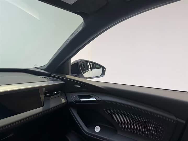 Фото 18 - Audi Q6L e-tron