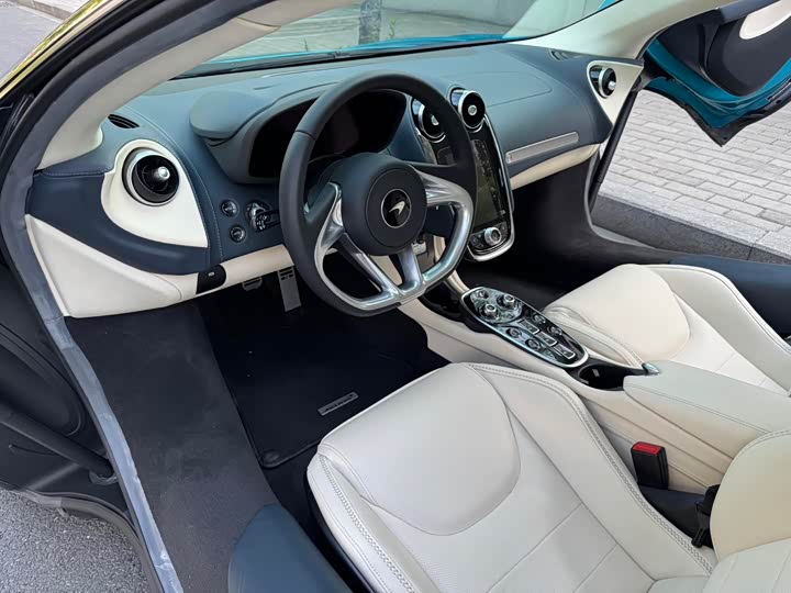 Фото 6 - McLaren GT