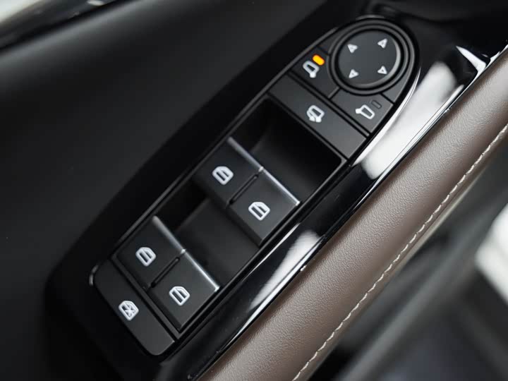 Фото 10 - Mazda CX-30