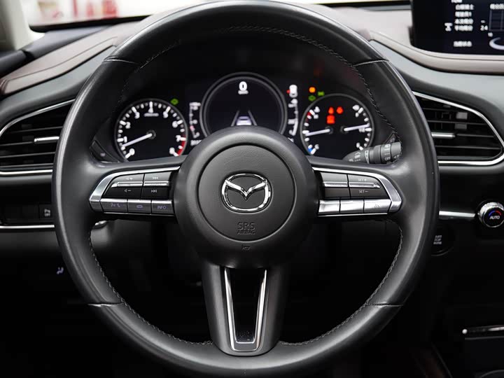 Фото 13 - Mazda CX-30