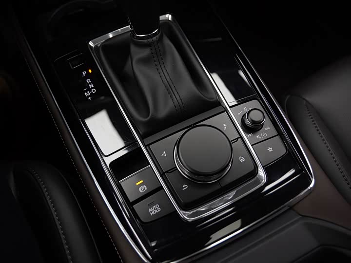 Фото 16 - Mazda CX-30