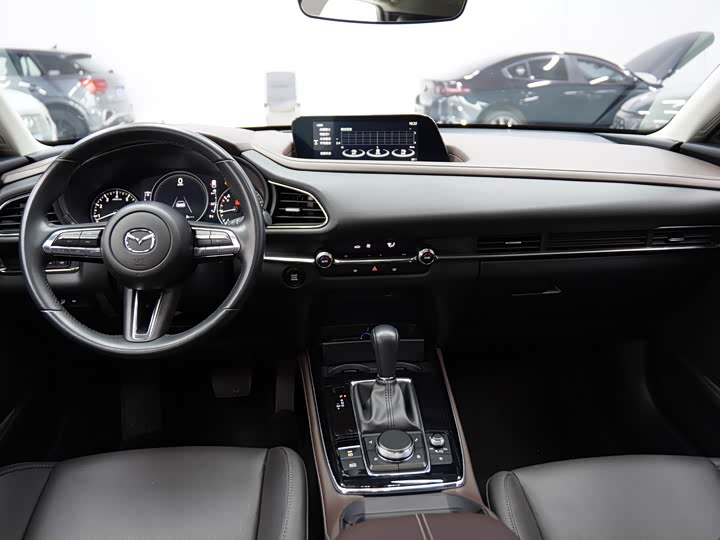 Фото 17 - Mazda CX-30