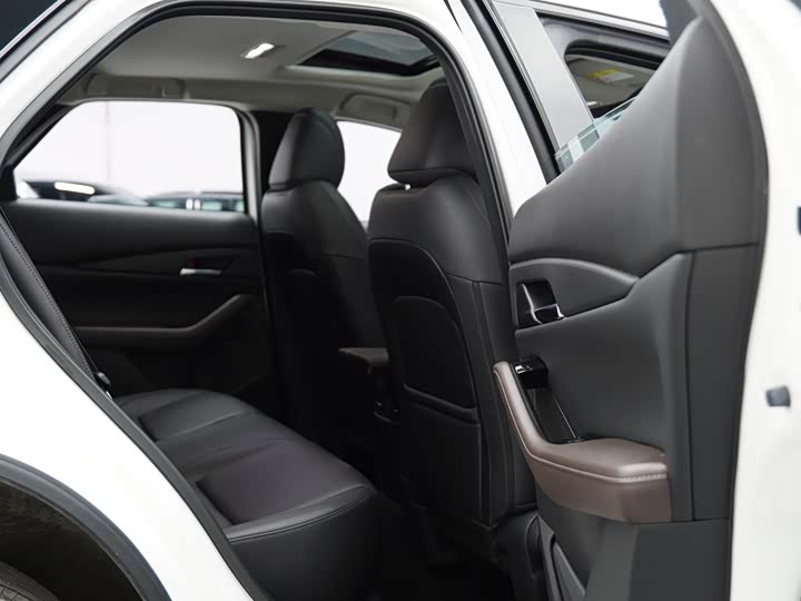 Фото 21 - Mazda CX-30