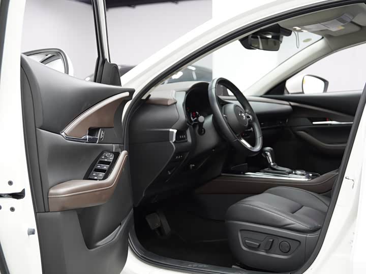 Фото 9 - Mazda CX-30